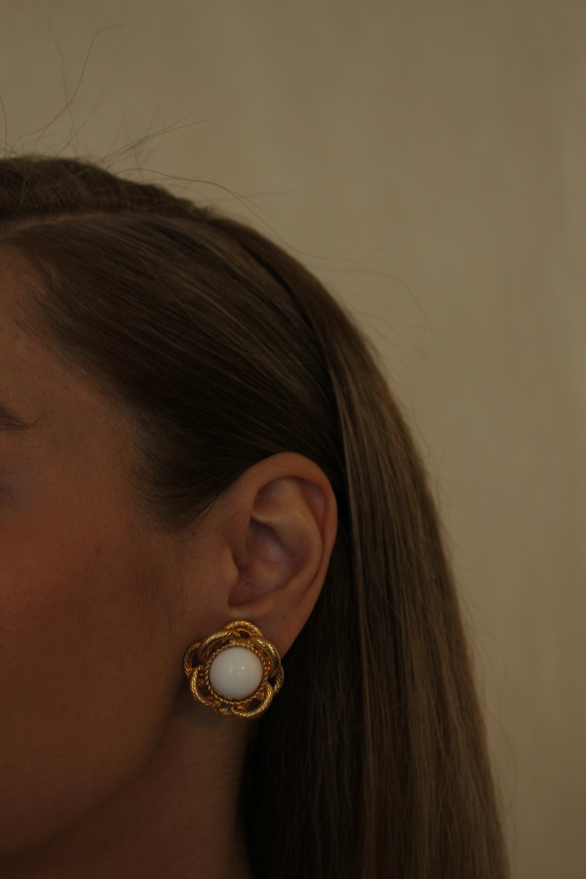 1980s Vintage White  Dauplaise Clip ons